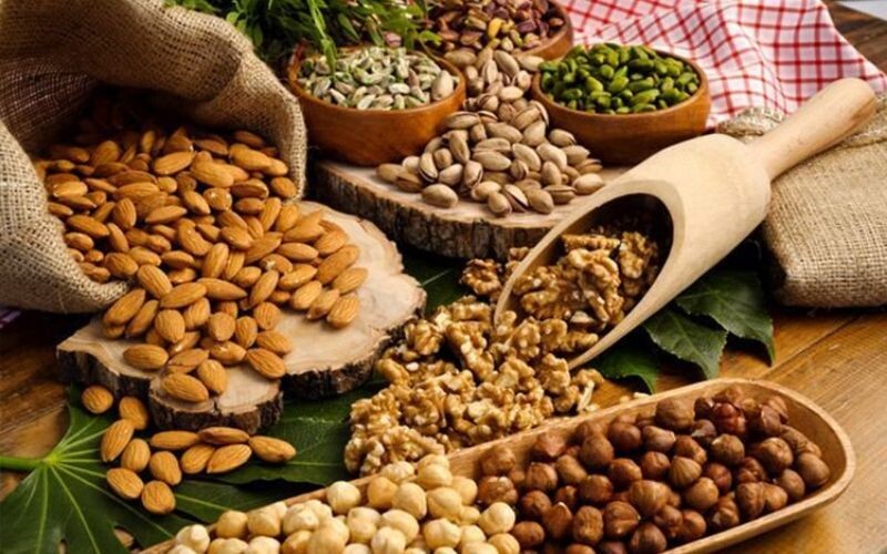 Công thức trộn ngũ cốc gà đá gồm những gì ở giai đoạn vào chế độ?